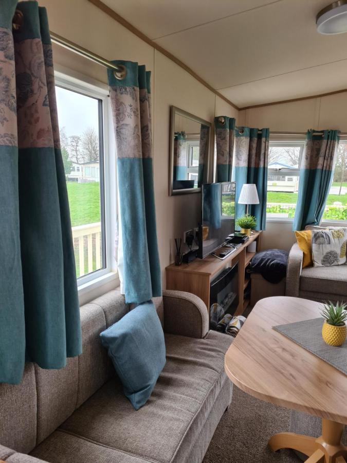 Hot Tub Hols 3 Bed Caravan At 42 Kingfisher Court Tattershall Dış mekan fotoğraf